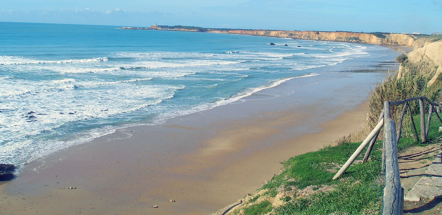 Playa Fuente del Gallo en la costa de Conil